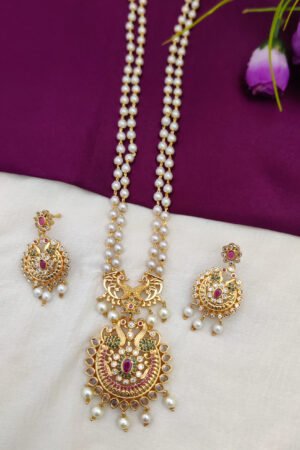 Pearl set with pair of earrings