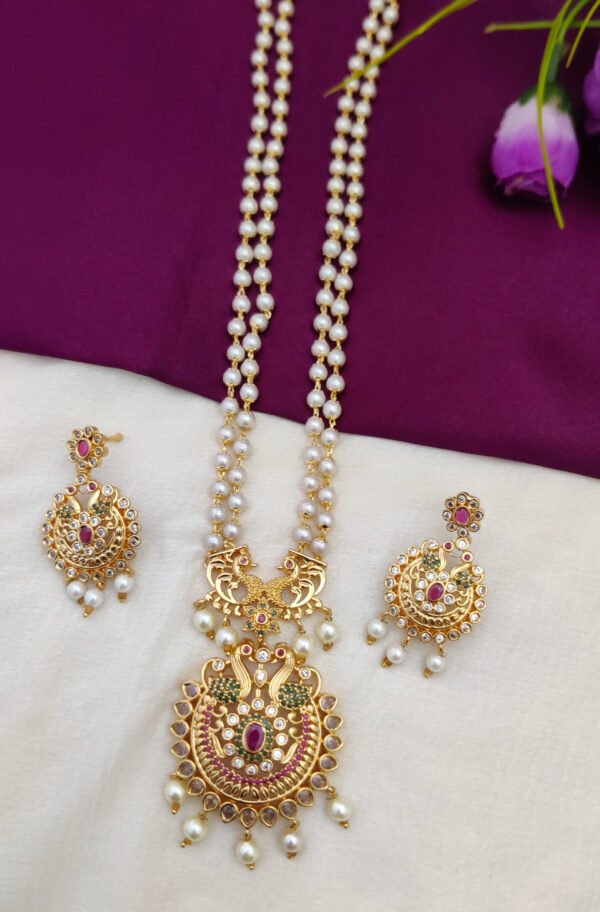 Pearl set with pair of earrings