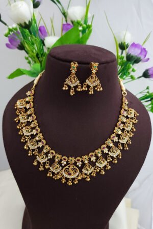 addorable peacock necklace