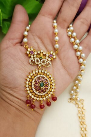 Simple & Elegent Pearl Chain