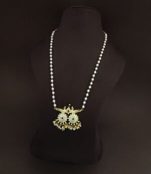 Simple Pendent Set with White Pearl