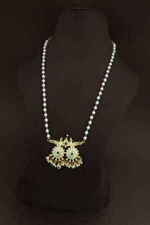 Simple Pendent Set with White Pearl