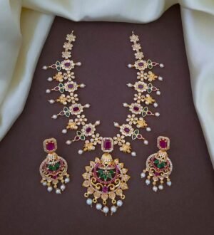 Beautifull necklace With Floral Design