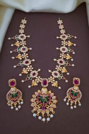 Beautifull necklace With Floral Design