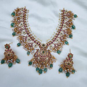 Floral short Necklace With Guttapusalu