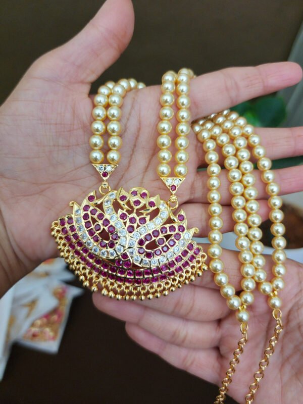 Peacock pearl chain